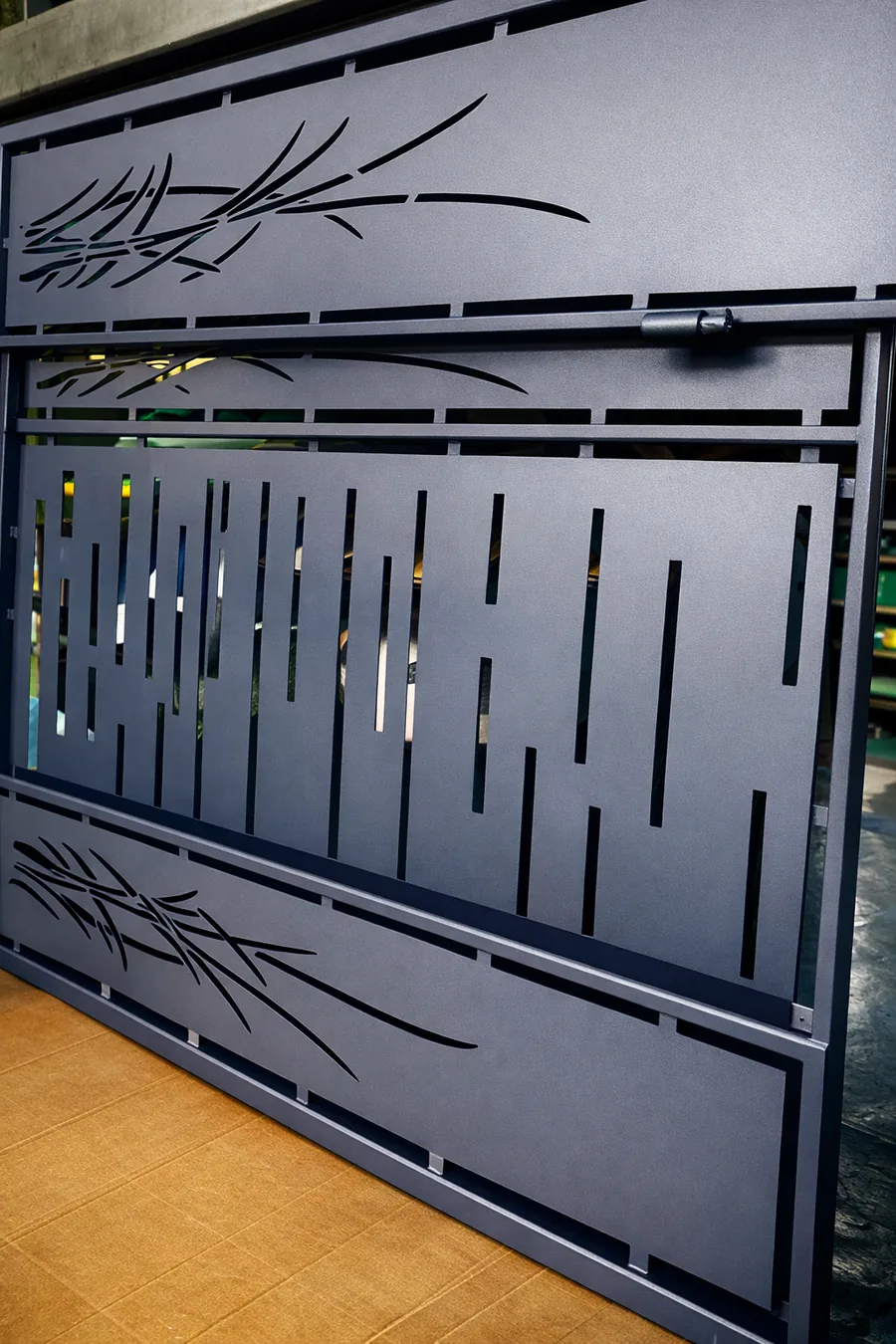 Gard decorativ. Tăiere laser · grafit, structurat
